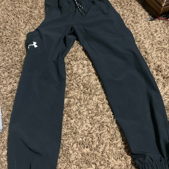Under Armour boys medium jogger - Picture 3 of 13